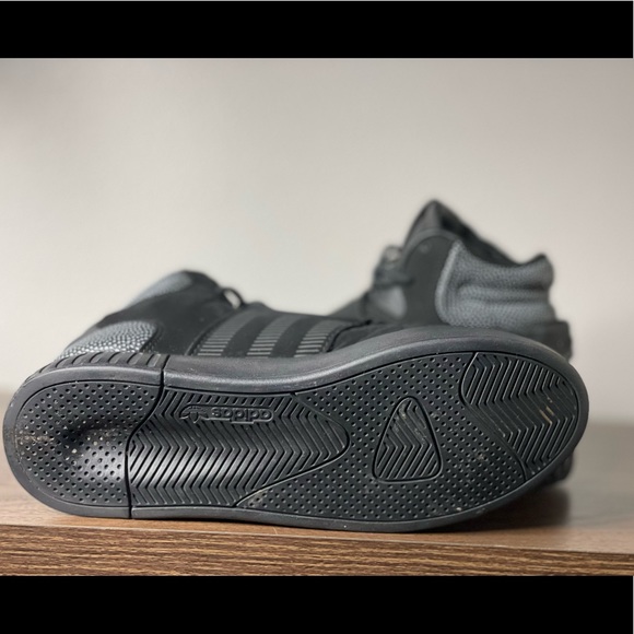 Size 6.5(M)/ 8(W) - adidas Tubular Invader Strap Triple Black BB1169 - Picture 4 of 6